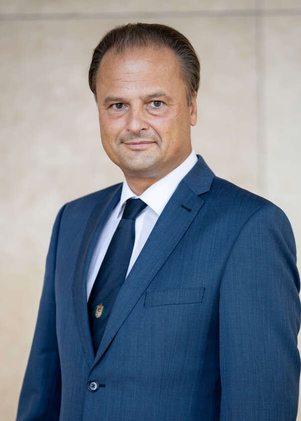 Dr. Zoltán Benyó
